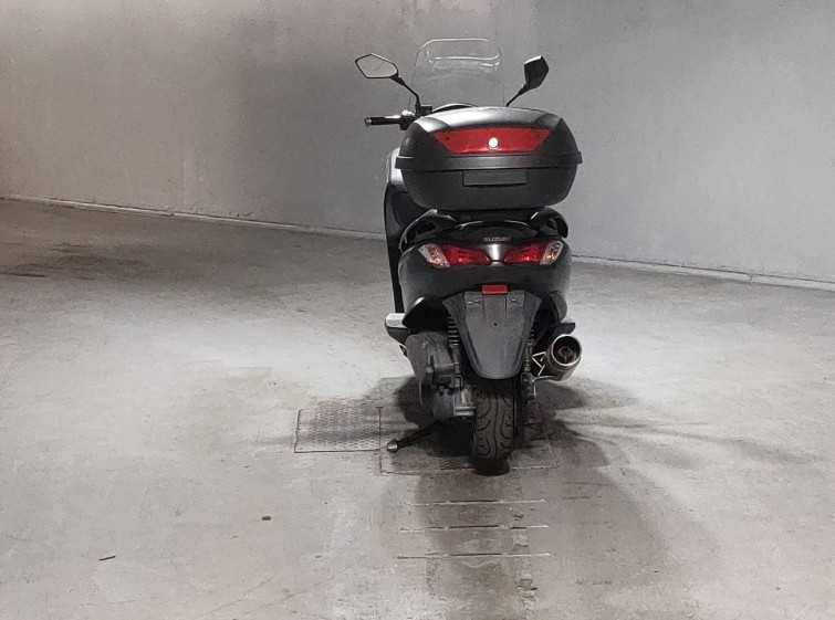 Мотоцикл Suzuki BURGMAN 200 з пробігом 9480 km