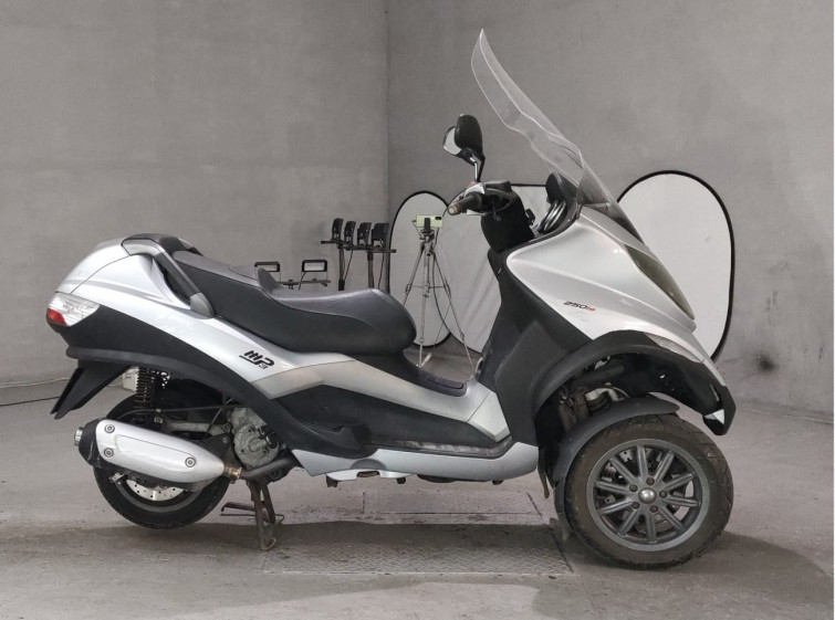 Мотоцикл Piaggio MP3 250RL с пробегом 25229 km