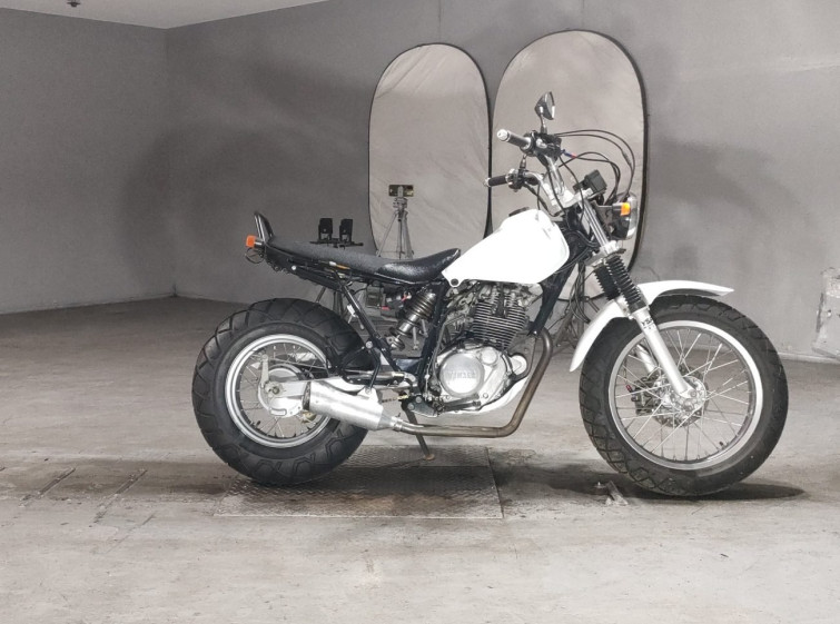 Мотоцикл Yamaha TW225 с пробегом 4100 km