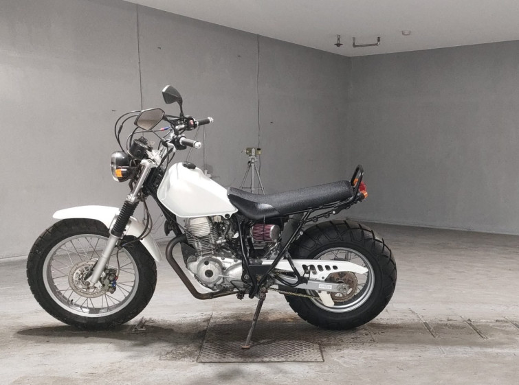 Мотоцикл Yamaha TW225 с пробегом 4100 km