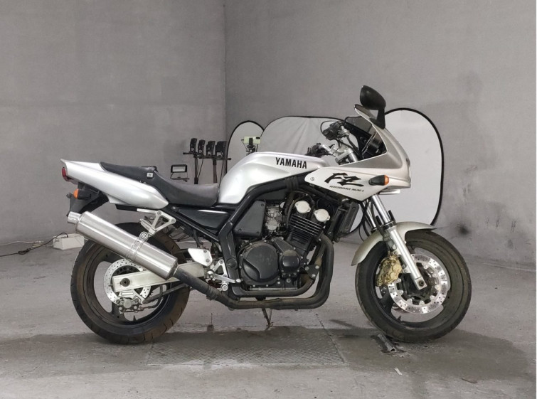 Мотоцикл Yamaha FZ400 с пробегом 10287 km