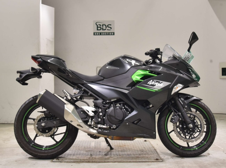Мотоцикл Kawasaki NINJA250 з пробігом 8556 km