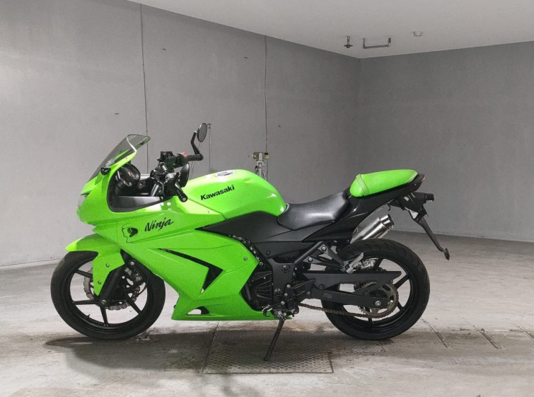 Мотоцикл Kawasaki NINJA250R з пробігом 19553 km