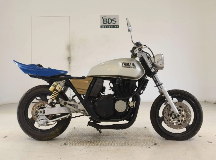 Мотоцикл Yamaha XJR400