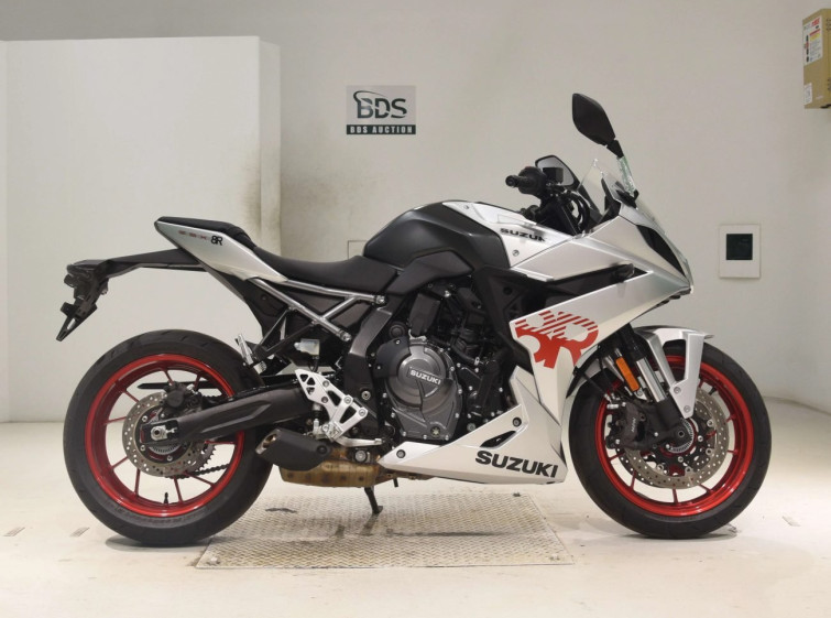 Мотоцикл Suzuki GSX-8R с пробегом 2860 km