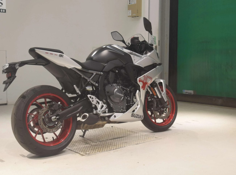 Мотоцикл Suzuki GSX-8R с пробегом 2860 km