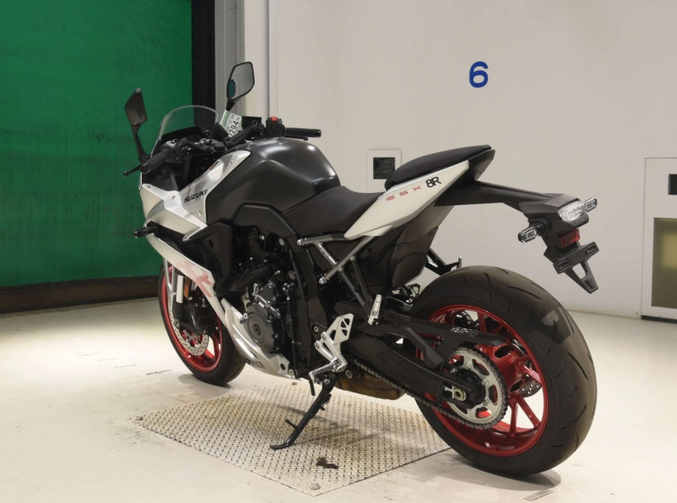 Мотоцикл Suzuki GSX-8R с пробегом 2860 km