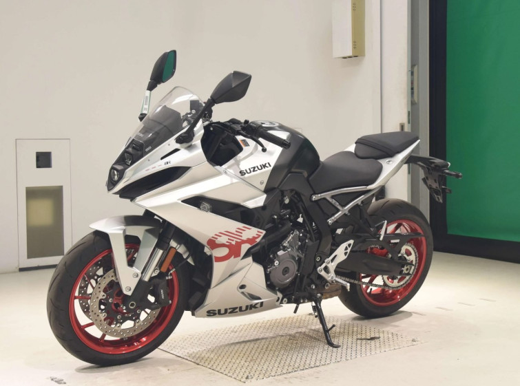 Мотоцикл Suzuki GSX-8R с пробегом 2860 km