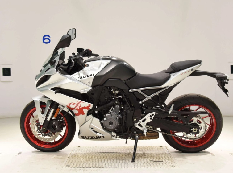 Мотоцикл Suzuki GSX-8R с пробегом 2860 km