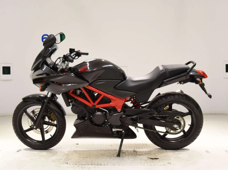 Мотоцикл Honda VTR250F з пробігом 8325 km