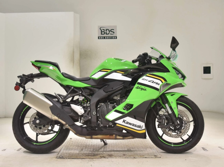 Мотоцикл Kawasaki ZX-4RR з пробігом 5351 km