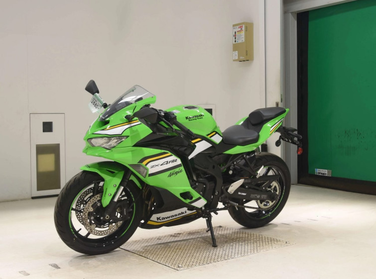 Мотоцикл Kawasaki ZX-4RR з пробігом 5351 km