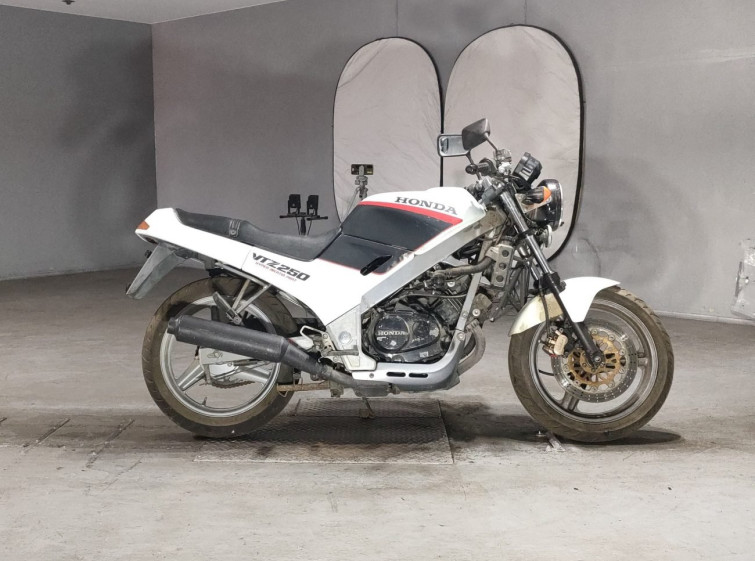 Мотоцикл Honda VTZ250 з пробігом 17013 km