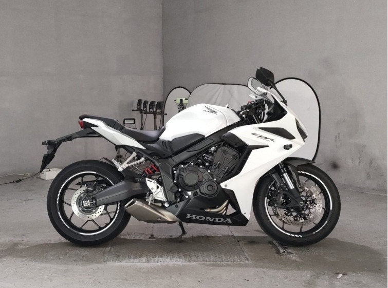 Мотоцикл Honda CBR650R с пробегом 10709 km