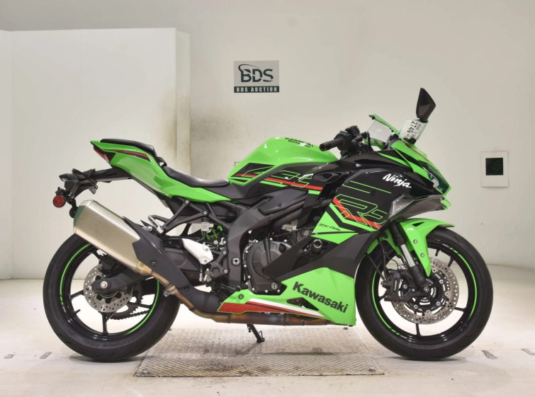 Мотоцикл Kawasaki ZX-4RR с пробегом 18412 km