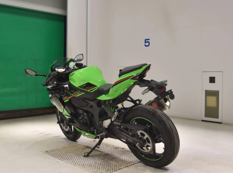 Мотоцикл Kawasaki ZX-4RR с пробегом 18412 km