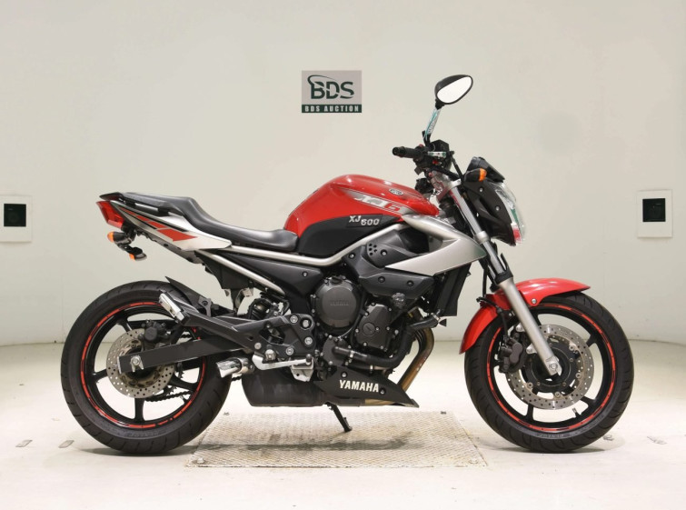 Мотоцикл Yamaha XJ6N с пробегом 31213 km