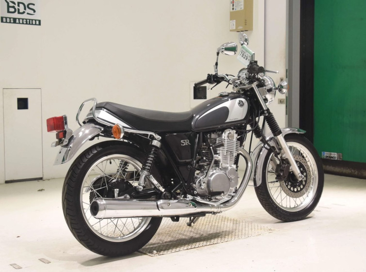 Мотоцикл Yamaha SR400 с пробегом 2013 km