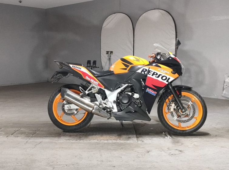 Мотоцикл Honda CBR250R с пробегом 8905 km