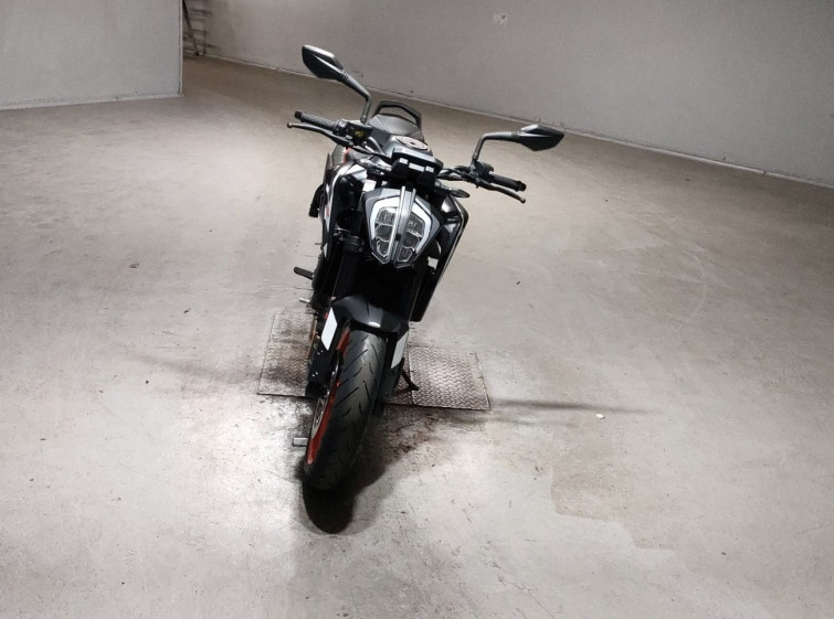 Мотоцикл KTM 890 DUKE GP с пробегом 2071 km