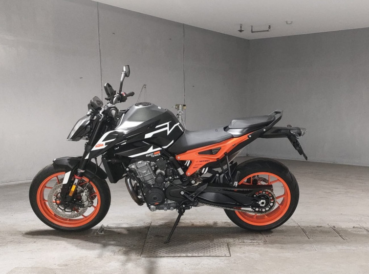 Мотоцикл KTM 890 DUKE GP с пробегом 2071 km