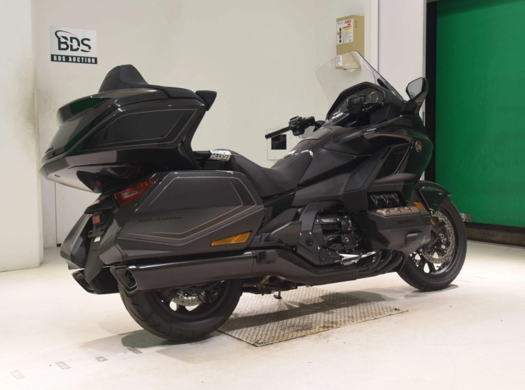 Мотоцикл Honda GL1800 TOUR D с пробегом 330 km