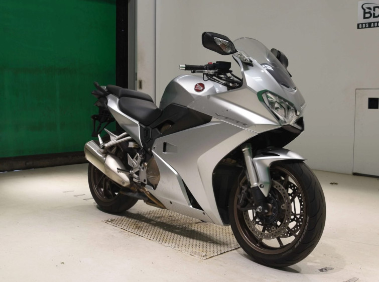Мотоцикл Honda VFR800F с пробегом 18080 km
