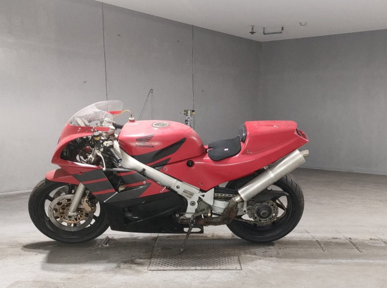 Мотоцикл Honda VFR750R з пробігом 3150 km