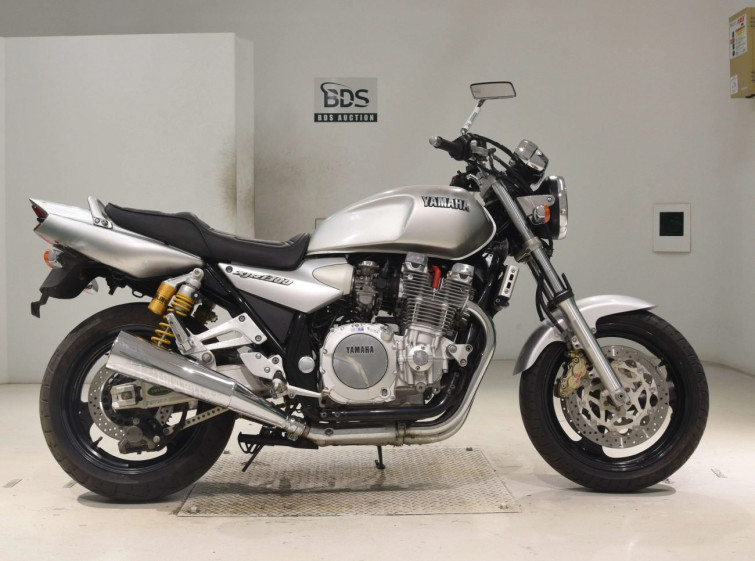 Мотоцикл Yamaha XJR1300 с пробегом 1579 km