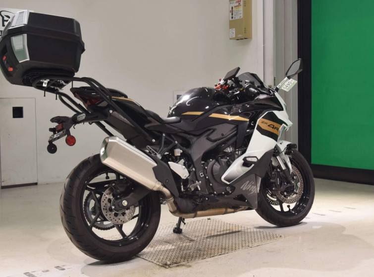 Мотоцикл Kawasaki ZX-4R с пробегом 1399 km