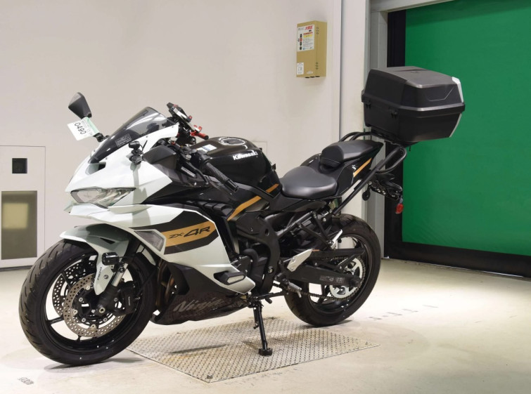 Мотоцикл Kawasaki ZX-4R с пробегом 1399 km