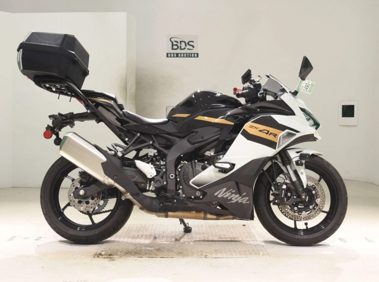 Мотоцикл Kawasaki ZX-4R с пробегом 1399 km