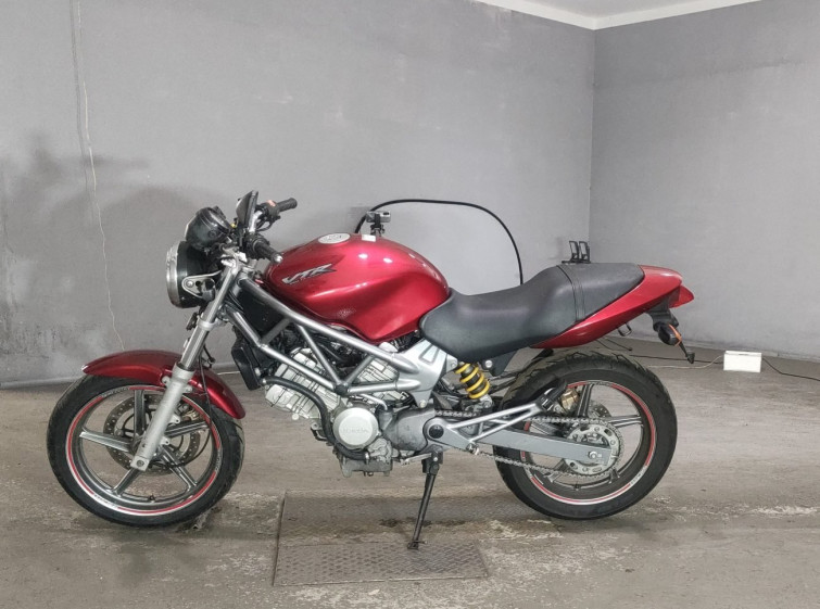 Мотоцикл Honda VTR250 з пробігом 22511 km