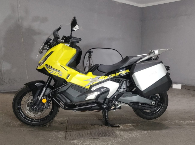 Мотоцикл Honda X-ADV750 з пробігом 4044 km