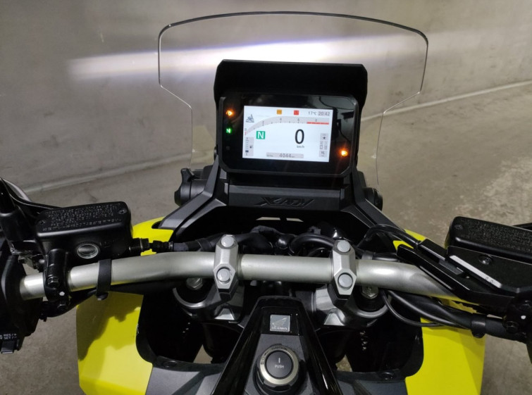 Мотоцикл Honda X-ADV750 з пробігом 4044 km