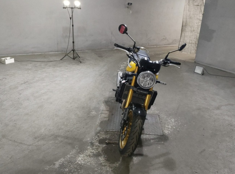 Мотоцикл Kawasaki Z900RS с пробегом 438 km