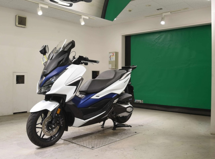 Мотоцикл Honda FORZA з пробігом 5156 km