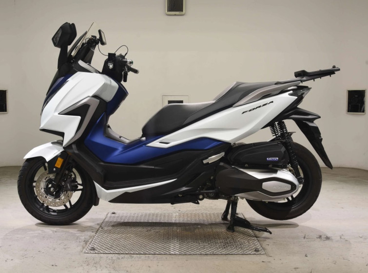 Мотоцикл Honda FORZA з пробігом 5156 km