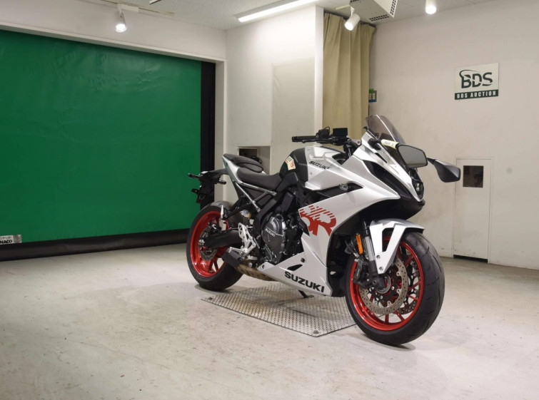 Мотоцикл Suzuki GSX-8R с пробегом 3211 km