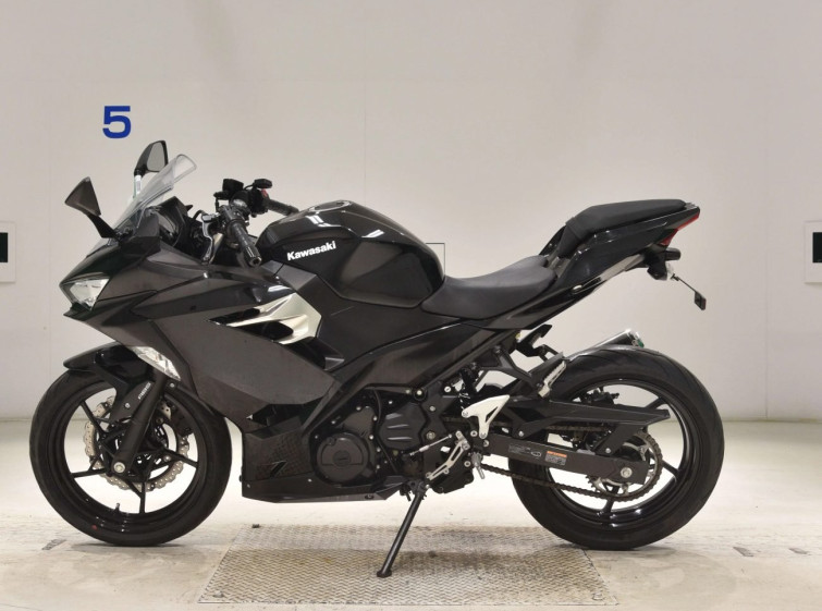 Мотоцикл Kawasaki NINJA400 з пробігом 19635 km