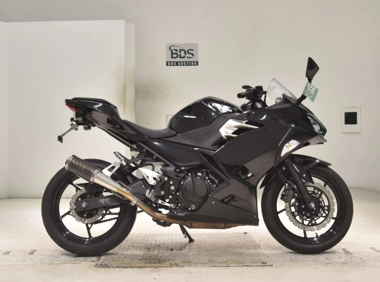 Мотоцикл Kawasaki NINJA400 з пробігом 19635 km