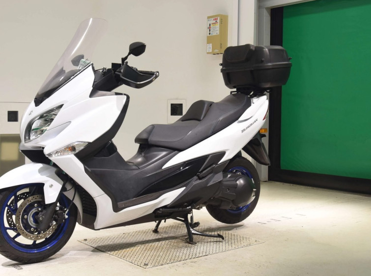 Мотоцикл Suzuki BURGMAN400 з пробігом 3590 km