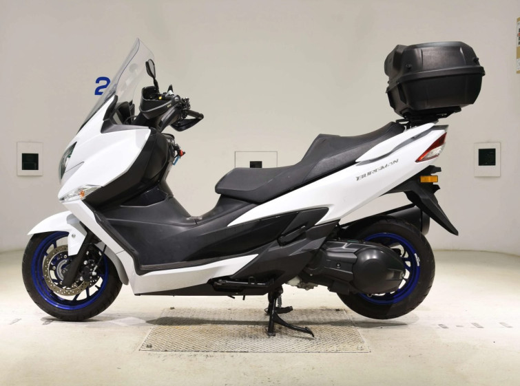 Мотоцикл Suzuki BURGMAN400 з пробігом 3590 km