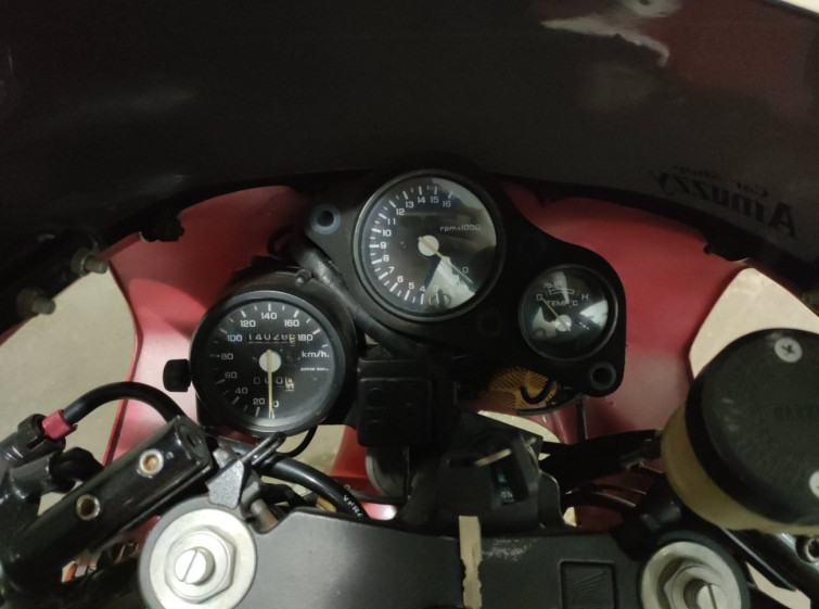 Мотоцикл Honda VFR400R с пробегом 14028 km