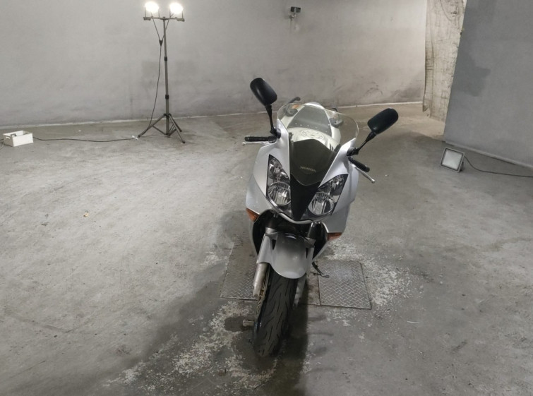 Мотоцикл Honda VFR800F с пробегом 23854 km