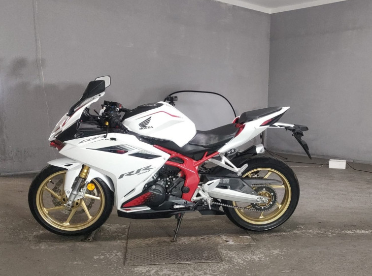 Мотоцикл Honda CBR250RR с пробегом 2449 km