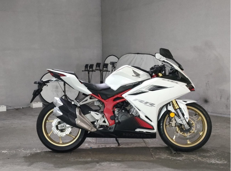 Мотоцикл Honda CBR250RR с пробегом 2449 km