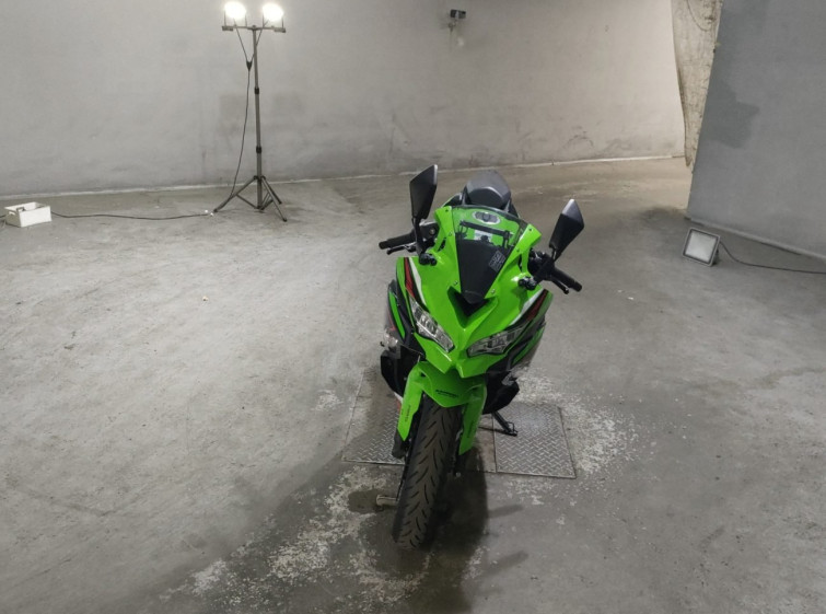 Мотоцикл Kawasaki NINJA ZX-25R KRT с пробегом 3833 km