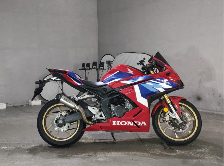 Мотоцикл Honda CBR250RR с пробегом 13885 km
