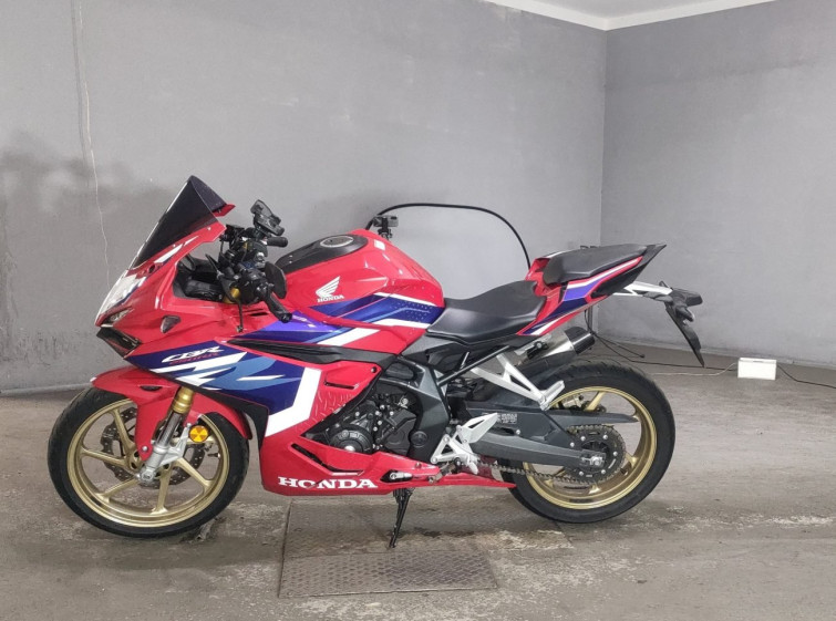 Мотоцикл Honda CBR250RR с пробегом 13885 km